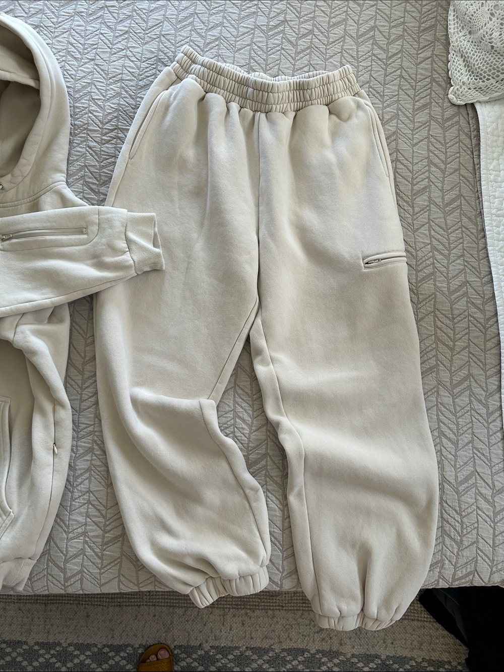Comfrt Airplane Mode Travel Hoodie and Jogger Set - Picture 6 of 10